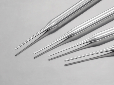 嘴型细长,方便从窄口容器或小容器取液